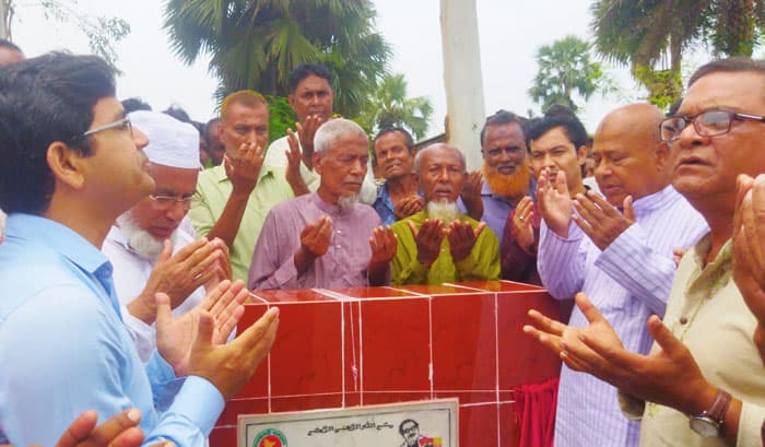 ধামইরহাটে গ্রামীন রাস্তার উন্নয়ন কাজের উদ্বোধন