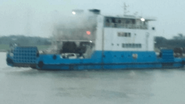 চলন্ত ফেরিতে হঠাৎ আগুন