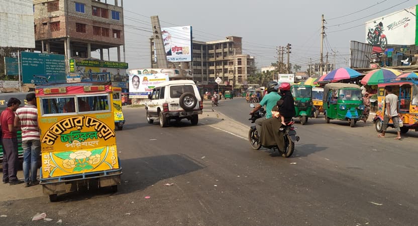 বরিশালে অটো-মাহিন্দ্রা চালকদের মওকা !