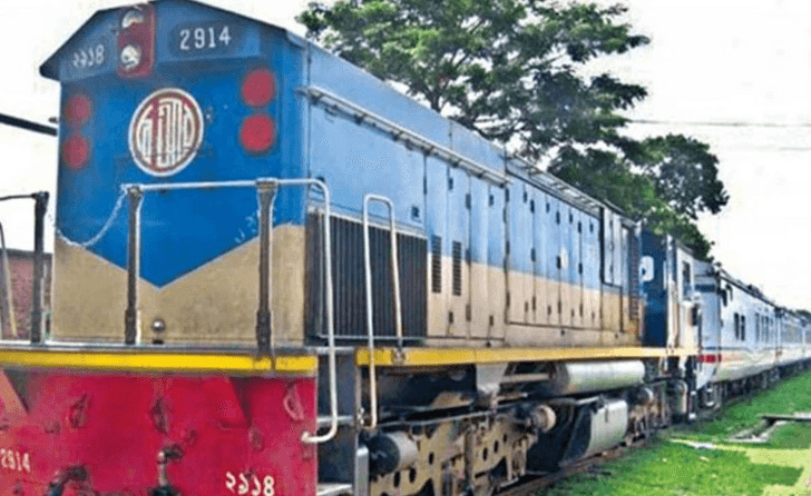 এবার সাগরদাঁড়ি এক্সপ্রেস ট্রেনে আগুন