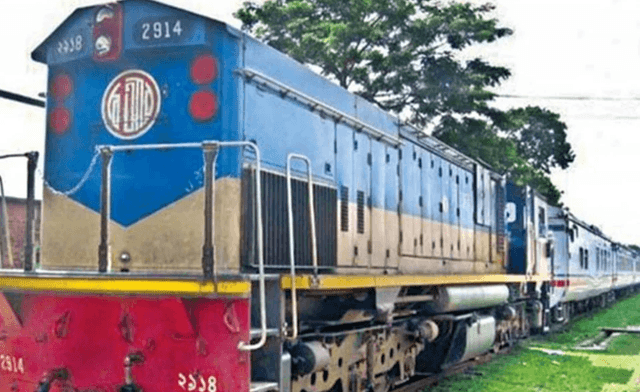 এবার সাগরদাঁড়ি এক্সপ্রেস ট্রেনে আগুন