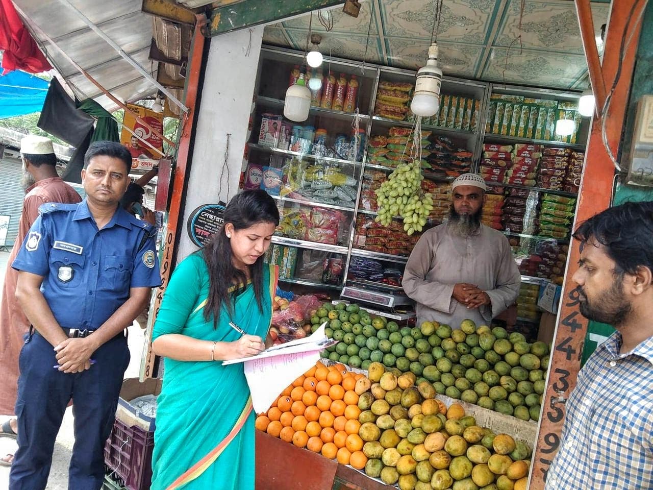 নলছিটিতে ভ্রাম্যমাণ আদালতে ৩ ব্যবসায়ীকে জরিমানা