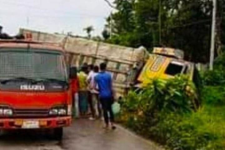 ঢাকা-সিলেট মহাসড়কে দুই ট্রাকের সংঘর্ষ, নিহত ৩