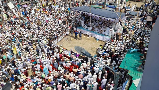 নবীর বিরুদ্ধে অবমাননাকর মন্তব্যের প্রতিবাদে টেকনাফে সমাবেশ