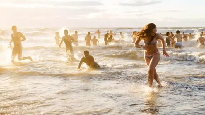 নগ্ন হতে চাইলে, যেতে পারেন যেখানে