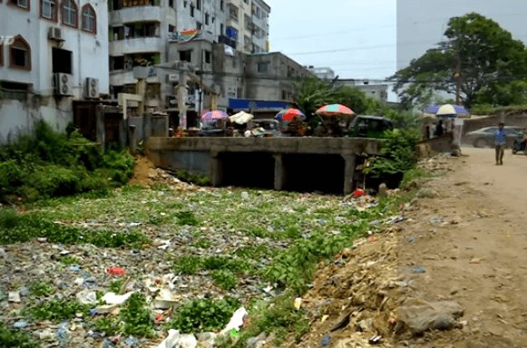 দখল ও আবর্জনায় মরতে বসেছে মিরপুরের রূপনগর খাল
