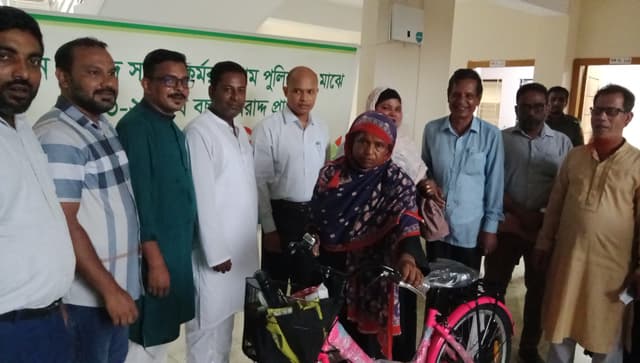 সরাইলে গ্রাম পুলিশদের মাঝে বাইসাইকেল বিতরণ