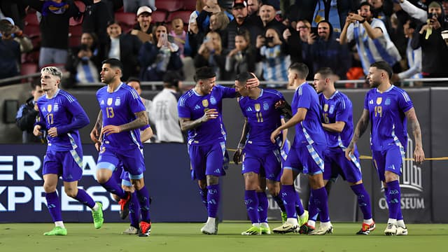 আর্জেন্টিনার দাপুটে জয়