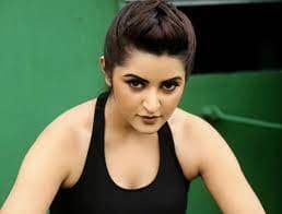৯৯৯এ ফোন: পরীমনি গ্লাস ভাঙচুর করছেন