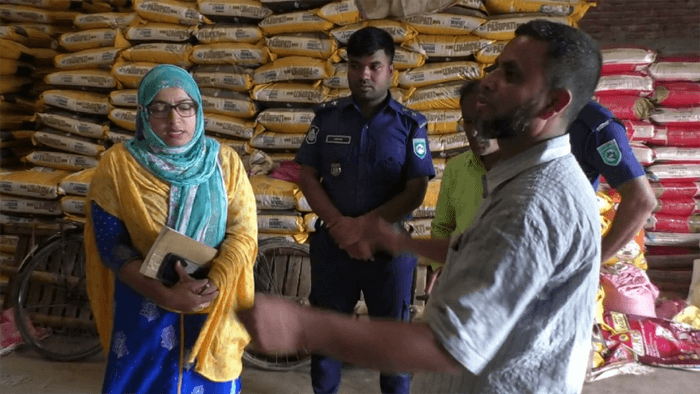 হিলিতে চাল ব্যবসায়ীকে লাখ টাকা জরিমানা