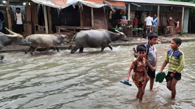 সুনামগঞ্জে বিপৎসীমার ওপরে বন্যার পানি