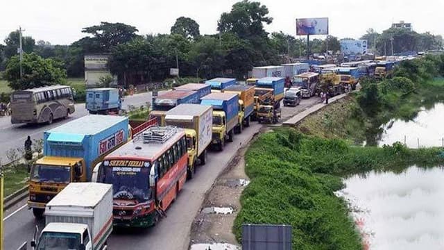 বঙ্গবন্ধু সেতু মহাসড়কে ১০ কিলো‌মিটার যানজট
