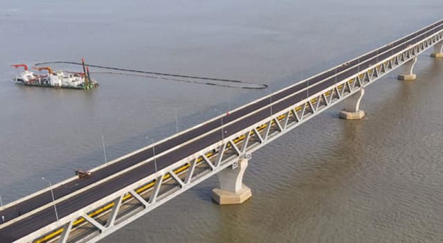 প্রথম টোল দিয়ে পদ্মা সেতু পার হলো যে গাড়ি