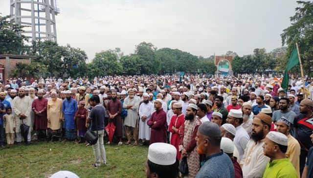 মহানবী (সাঃ) কে কটুক্তির প্রতিবাদে নওগাঁয় বিক্ষোভ