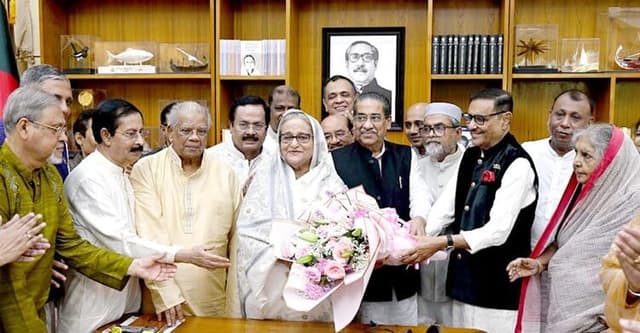 গণভবনে প্রধানমন্ত্রীর ঈদ শুভেচ্ছা বিনিময়