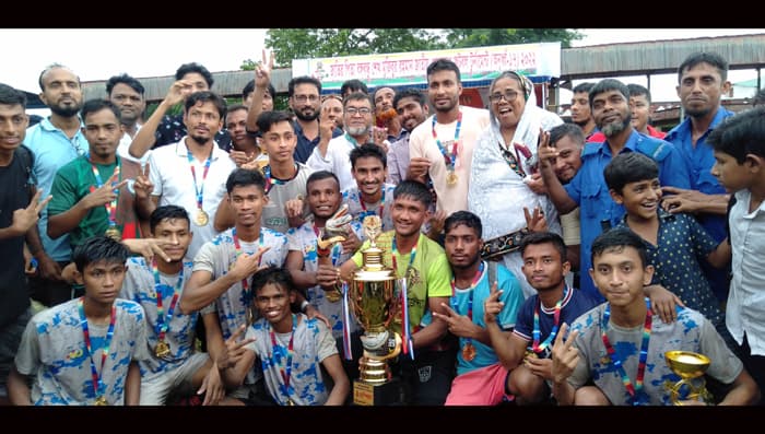 দেবীদ্বারে বঙ্গবন্ধু গোল্ডকাপ ফুটবল টুর্নামেন্টের ফাইনাল খেলা অনুষ্ঠিত