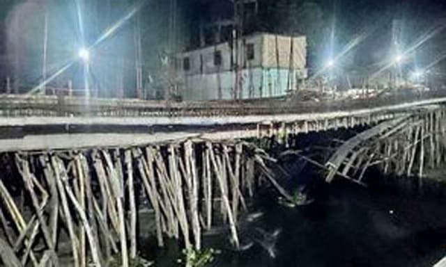 নির্মাণের মাঝপথেই ভেঙ্গে গেল সাড়ে তিন কোটি টাকার সেতু