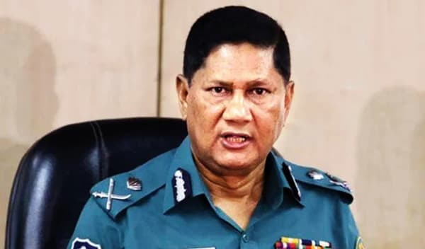 বিপুল সম্পদের খবর প্রকাশ: এবার আমেরিকায় পাড়ি জমালেন ডিএমপির সাবেক কমিশনার