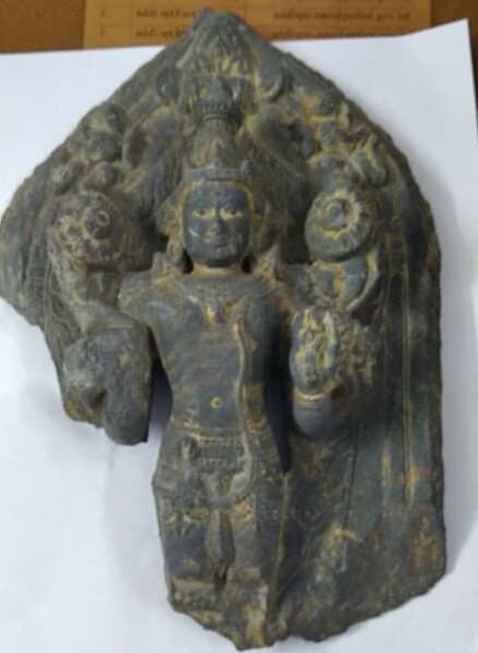 ধামইরহাটে মূল্যবান কষ্টিপাথরের বিঞ্চুমূর্তি উদ্ধার