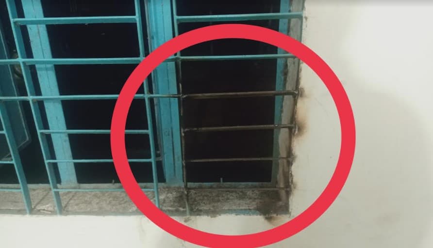 দোকানের গ্রিল কেটে চার লাখ টাকা চুরি