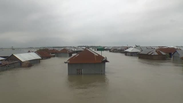 বিশুদ্ধ পানি-খাবার সংকটে কুড়িগ্রামের বানভাসি মানুষ