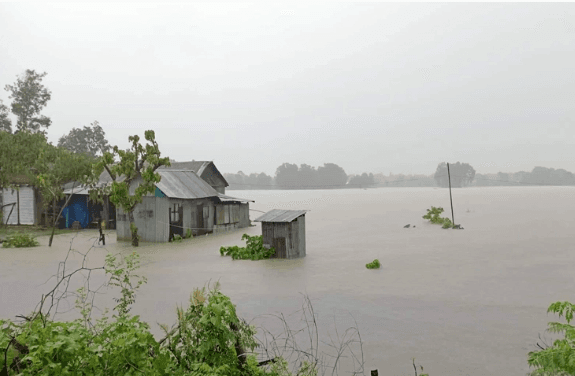 বৃষ্টির পূর্বাভাস, বন্যা পরিস্থিতি আরও অবনতির শঙ্কা