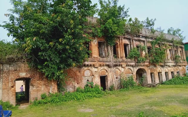 বরিশালের লাকুটিয়া জমিদার বাড়ি ঘিরে পর্যটনের সম্ভাবনা