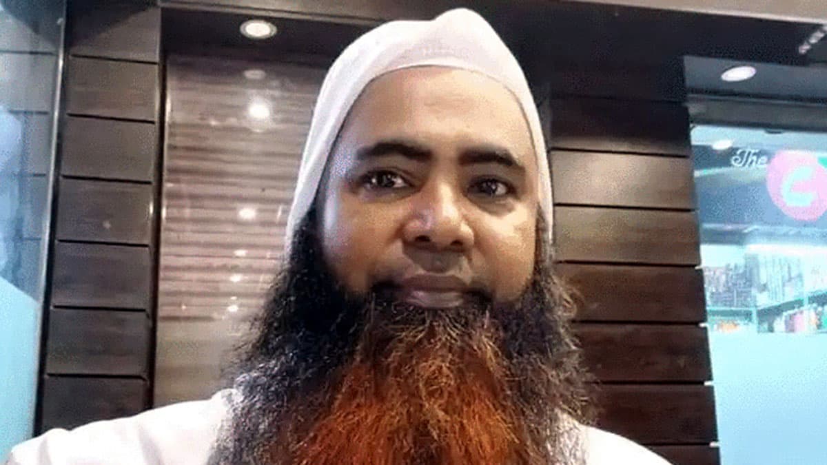 শিশু ধর্ষণে অভিযুক্ত কুমিল্লার সেই ‘ভণ্ডপীর’ গ্রেপ্তার