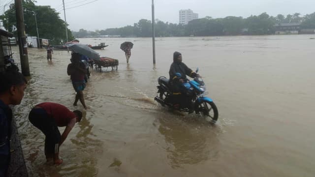 সিলেটে বন্যা পরিস্থিতির আরও অবনতি, পানিবন্দি ৭ লাখ মানুষ