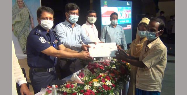 ঝিনাইদহে ১৮৭ গৃহহীনের মাঝে ঘরের চাবি হস্তান্তর