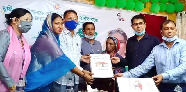 “শেখের মাইয়া মোগো ঘর দেছে"