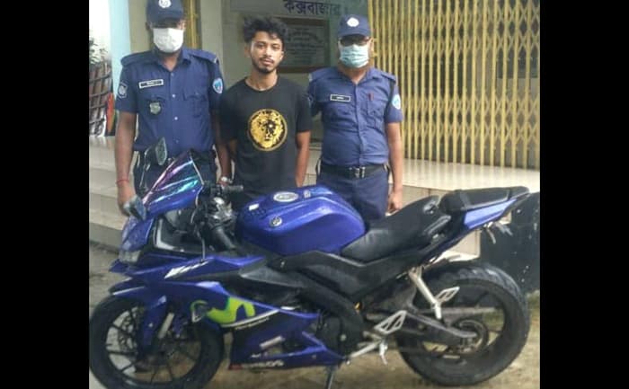 টেকনাফে মোটরসাইকেল চোরচক্রের সদস্য আটক