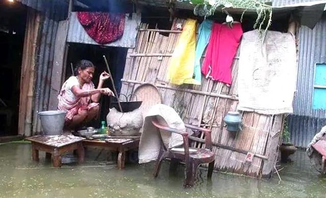 নেত্রকোনা বানভাসী মানুষের দুর্ভোগ চরমে