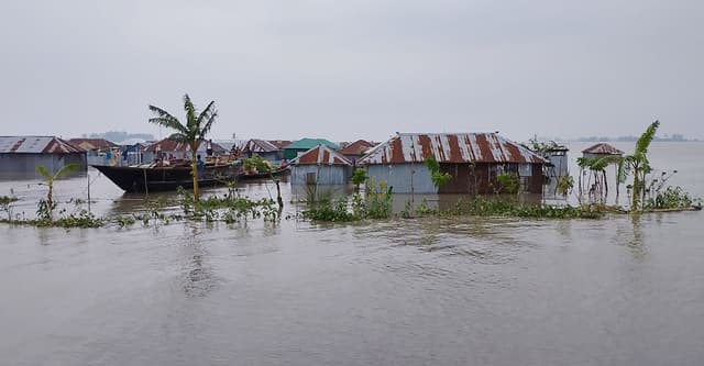 কুড়িগ্রামে বন্যা পরিস্থিতির অবনতি, মৎস্য খাতে ৫৪ কোটি টাকার ক্ষতি