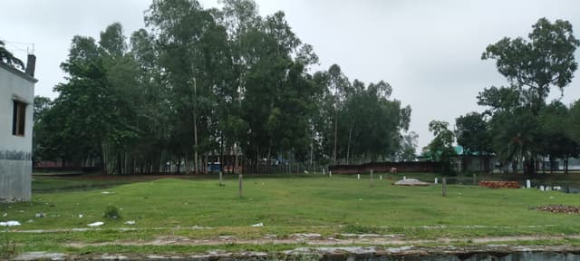 হিলি মাদ্রাসার জমি গোপনে কম দামে বিক্রি হচ্ছে