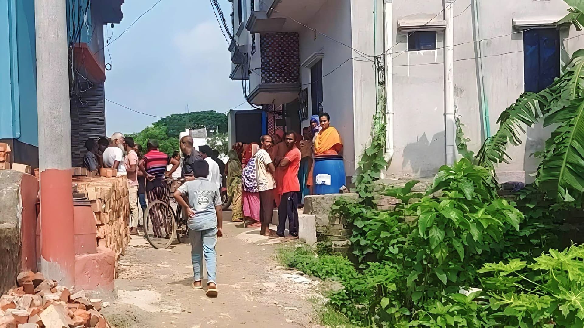 স্ত্রীকে জবাই করে সন্তানকে নিয়ে পালালো স্বামী