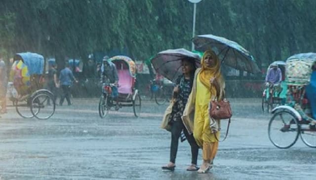 তিন বিভাগে ভারী বর্ষণ আরও দুদিন, ঢাকাতেও বৃষ্টির সম্ভাবনা