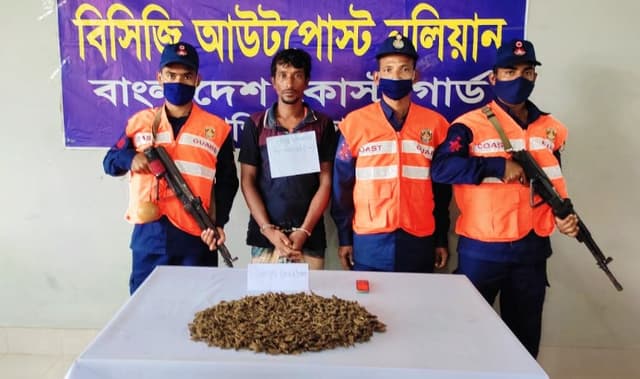 মোংলায় গাঁজাসহ মাদক ব্যবসায়ী আটক