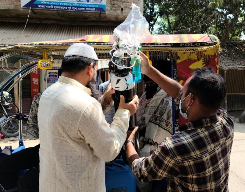 মোংলায় মানবতার সেবায় শেখ রাসেল অক্সিজেন ব্যাংক