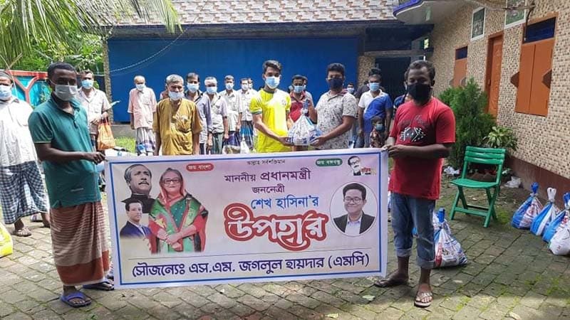 শ্যামনগরে প্রধানমন্ত্রীর উপহার বিতরণ