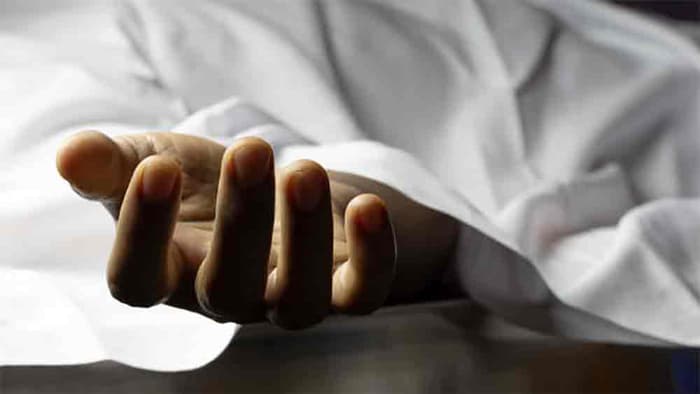 স্ত্রীকে বাথরুমে আটকে রেখে যুবকের আত্মহত্যা