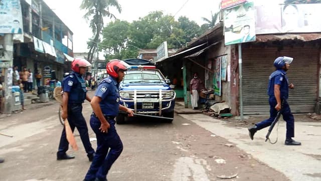 শৈলকুপায় আ’লীগের দুই গ্রুপের সংঘর্ষ, পুলিশের রাবার বুলেট নিক্ষেপ