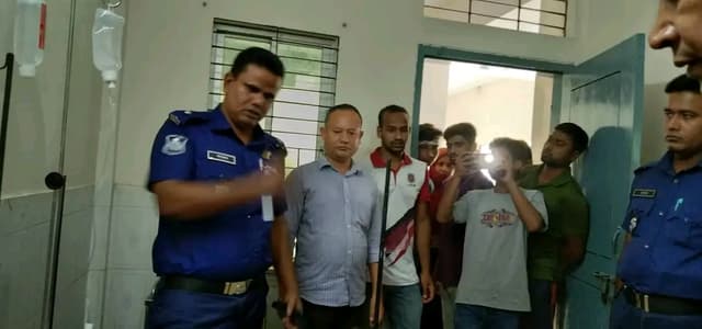 হাকিমপুরে স্বেচ্ছাসেবক লীগ নেতা লিটন সন্ত্রাসী হামলায় গুরুতর আহত