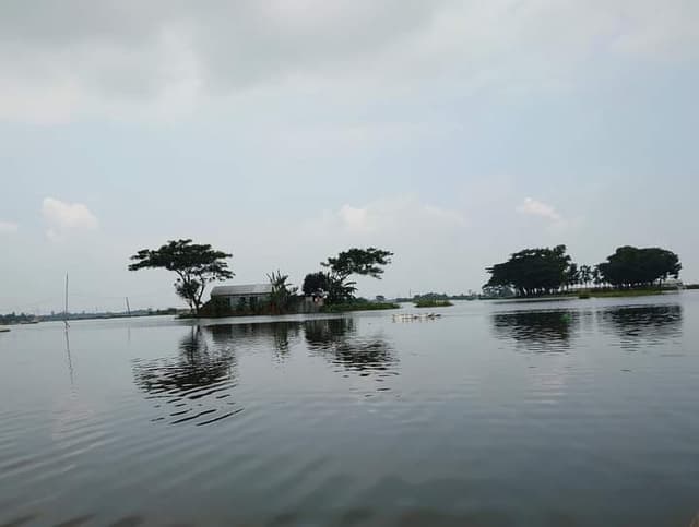 নদীর পানি বৃদ্ধি পেয়েছে ডুবেছে সরাইল- অরুয়াইল রাস্তা