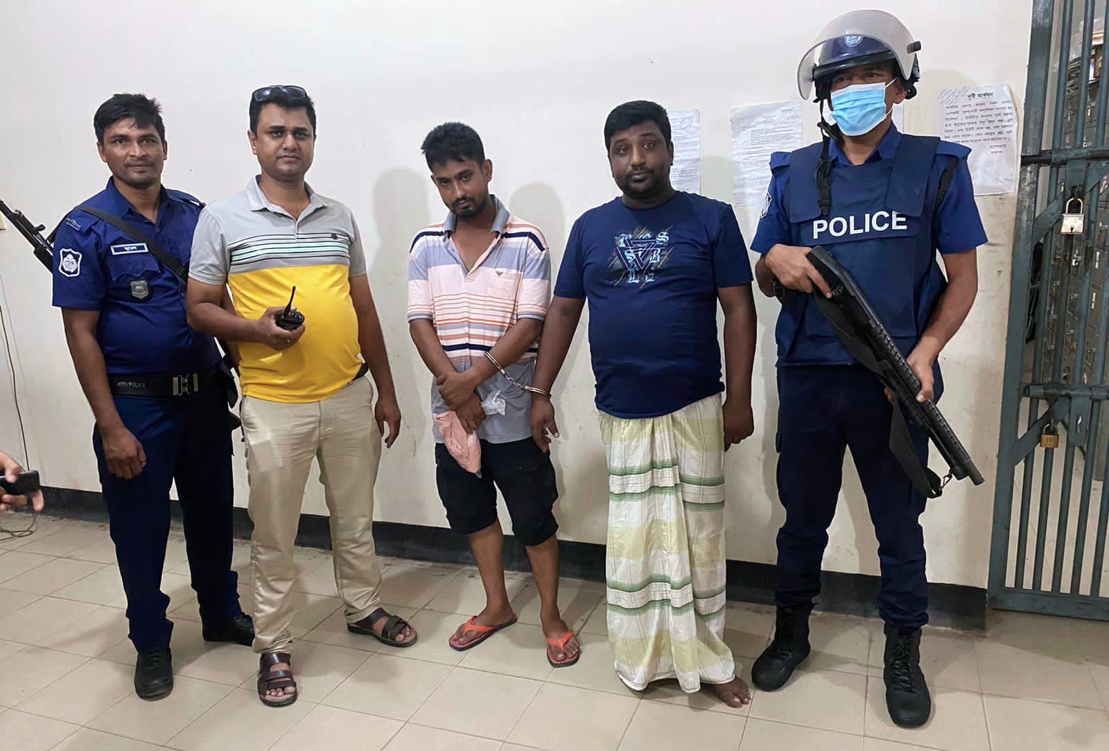 ব্যাংকের অফিস সহায়ককে আটক করে মুক্তিপন আদায়ের ঘটনায় গ্রেপ্তার ২