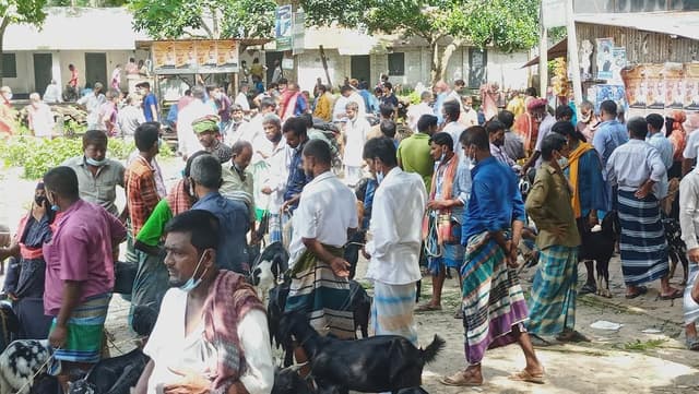 গোয়ালন্দে লকডাউন যেন 'কাজীর গরু!'