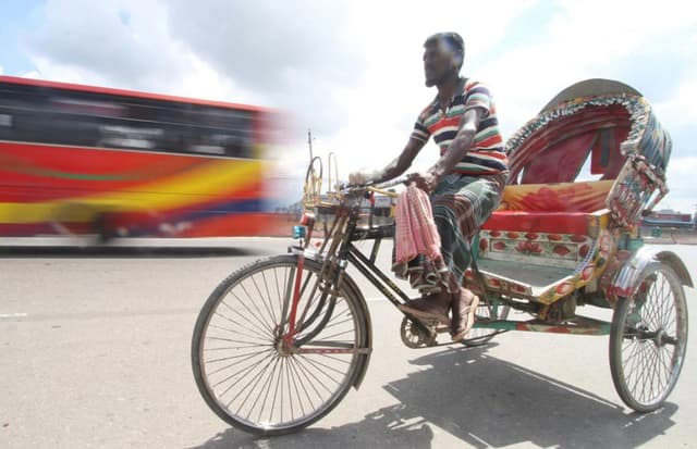 ব্যাটারিচালিত রিকশা-ভ্যান পেলেই খুলে ফেলা হবে মোটর