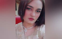 বান্ধবীকে ভিডিও কলে জানিয়ে তরুণীর আত্মহত্যা