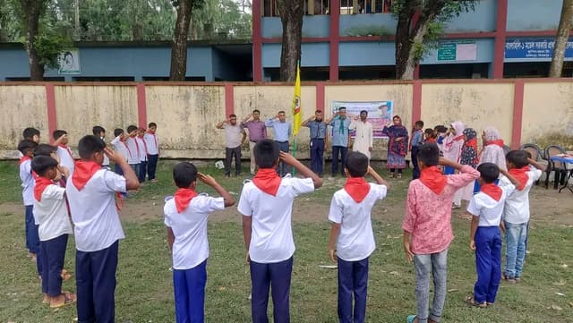 হিলিতে ২৪ জন কাব স্কাউট সদস্যকে দীক্ষা প্রদান