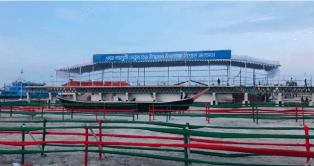 সেতুর আদলে প্রস্তুত পদ্মা পাড়ের মঞ্চ